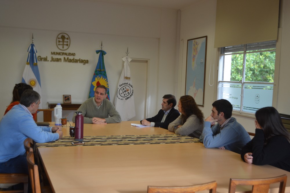 Familia de Jos Azpirolea con el intendente Santoro y el fiscal Walter Mrcuri