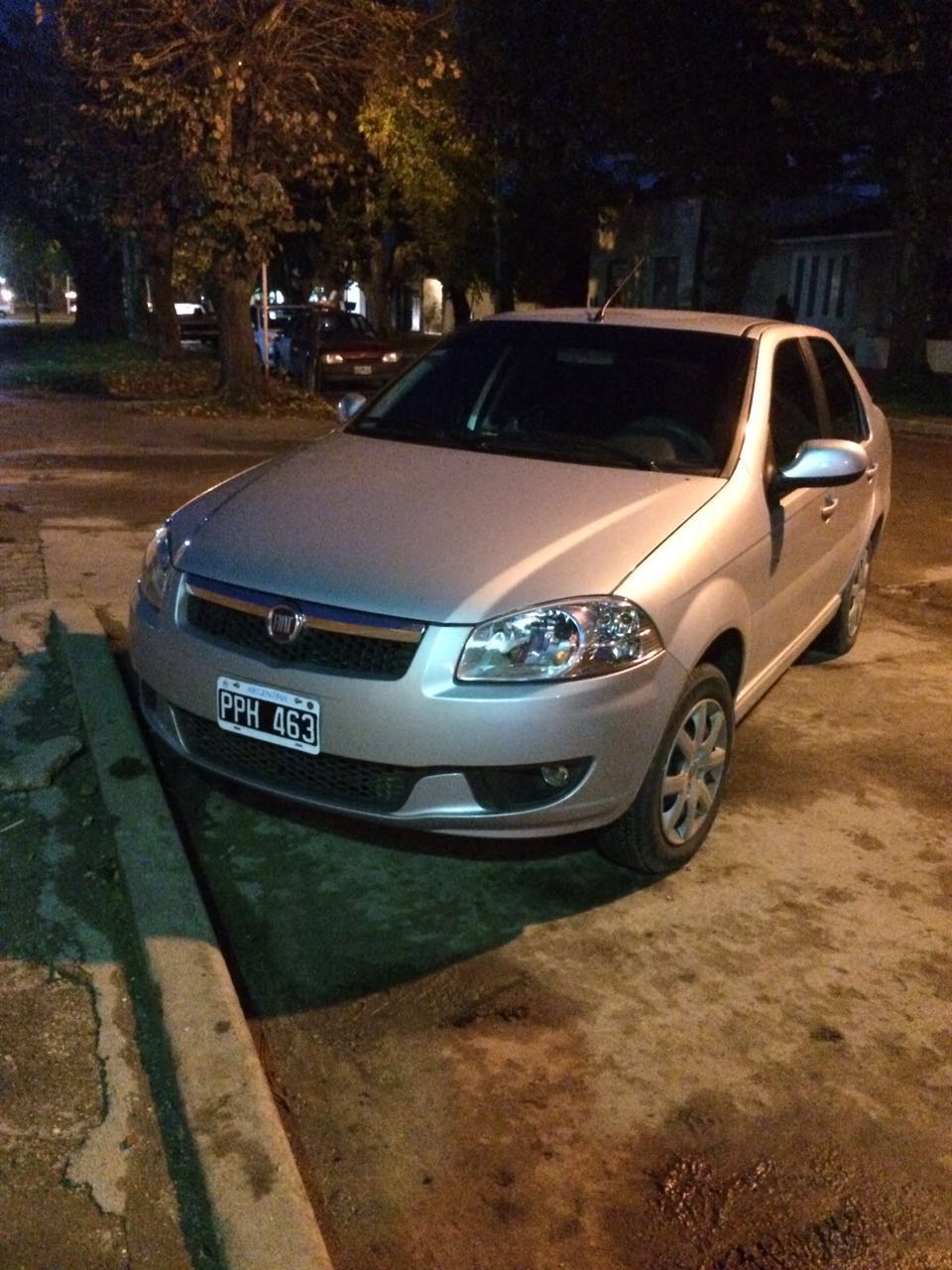 Fiat Siena que escap del control de trnsito