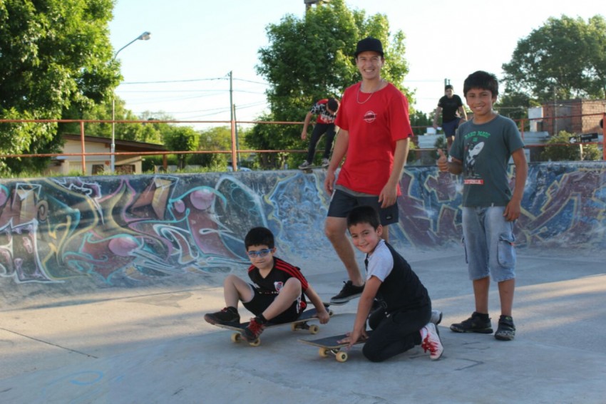 skate alejandro flores skatepak