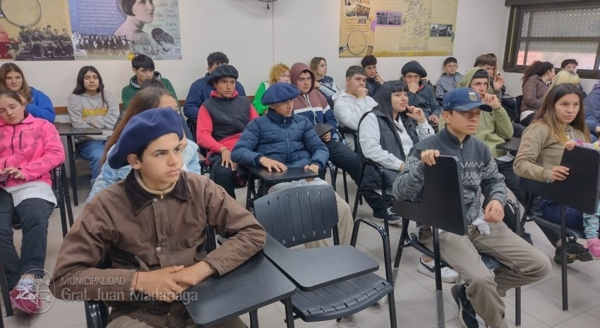 Alumnos de la secundaria de Macedo visitaron Tandil para conocer la oferta educativa