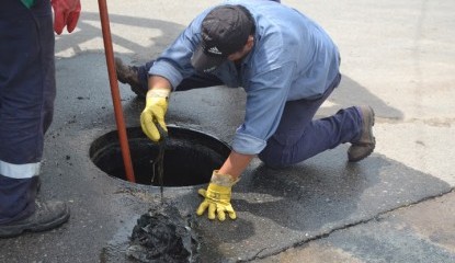 ABSA destap caeras en el Barrio Belgrano