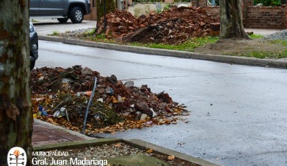 Advertencia de Obras y Planeamiento por la presencia de escombros en va pblica