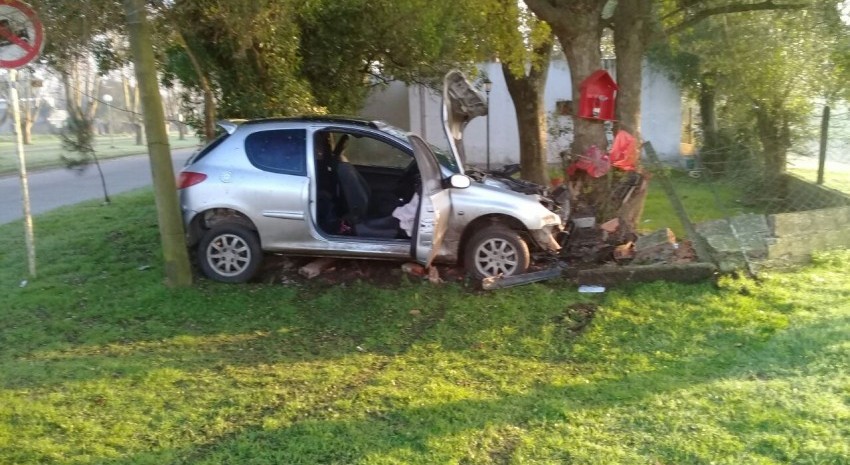 auto chocado peugeot