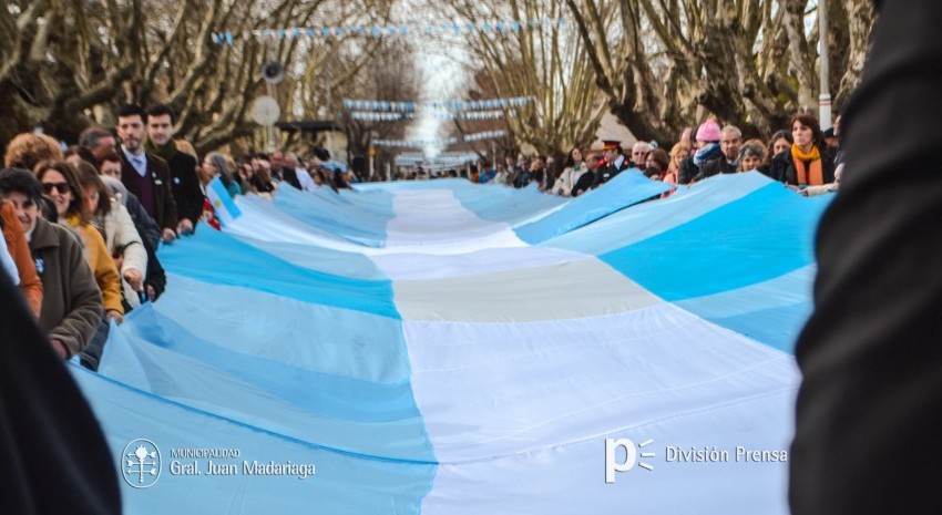 Bandera bicentenario madariaga