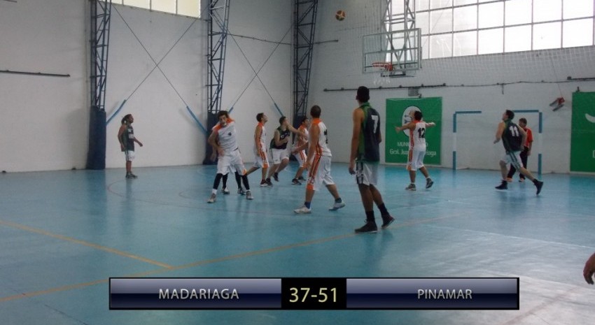 Partido de bsquet de la Liga Costera