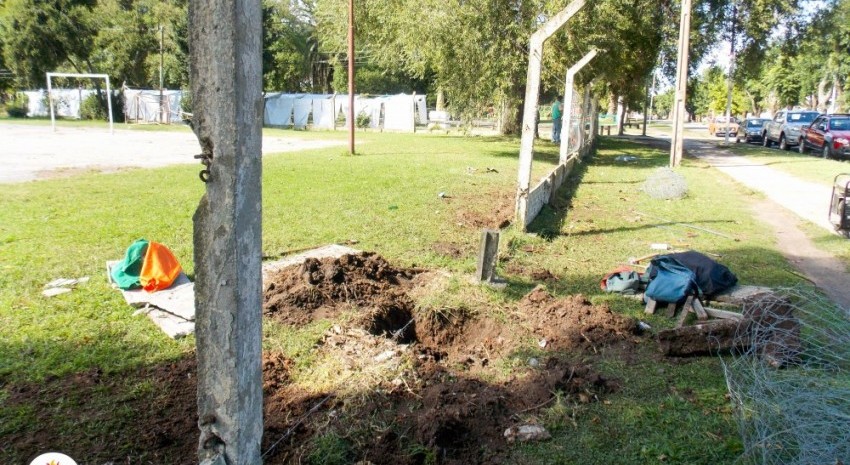 Trabajos de mantenimiento en el Polideportivo