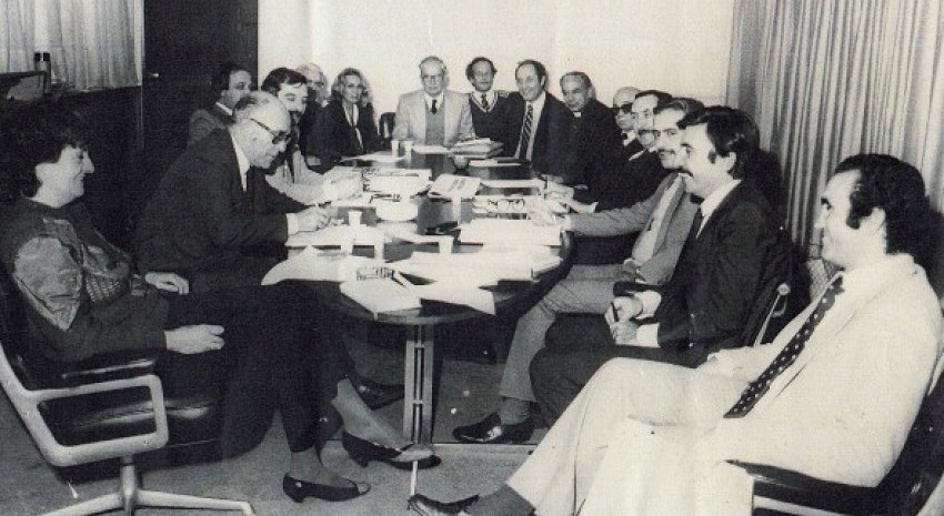En la foto, todos los integrantes de la Comisin Nacional sobre la Desaparicin de Personas.