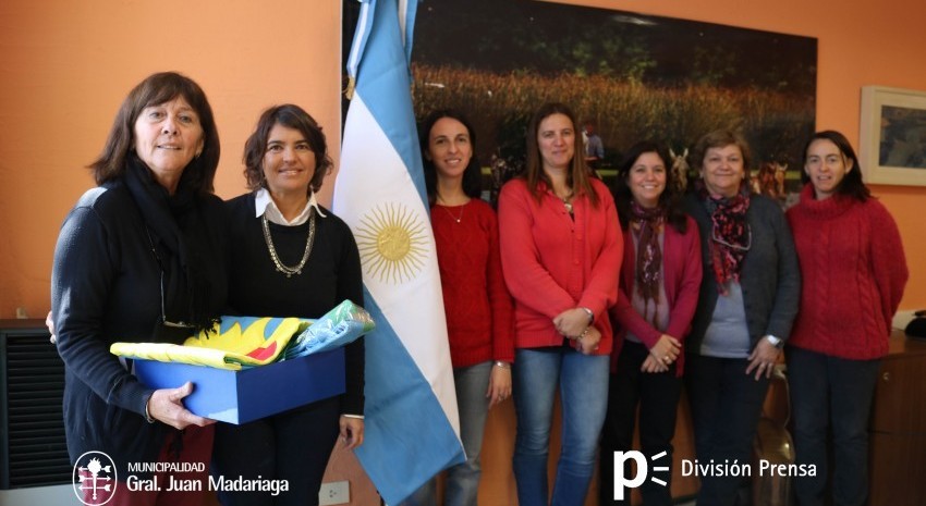 entrega de banderas