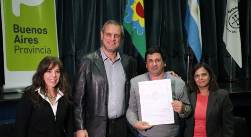 esteban santoro entrega de titulos
