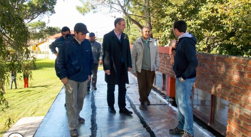 Esteban Santoro recorre las instalaciones del hogar de ancianos