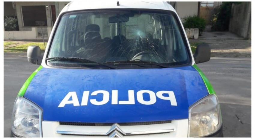 movil policial roto
