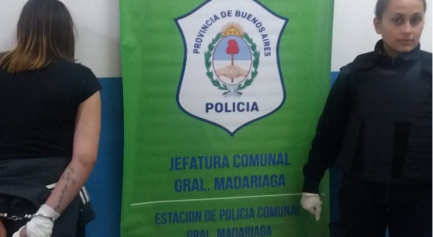mujer aprhendida