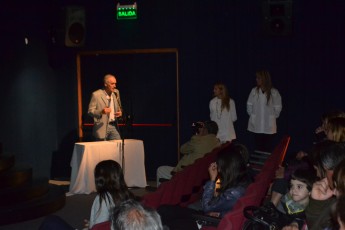 Popovich en la exposicin del colegio San Jos