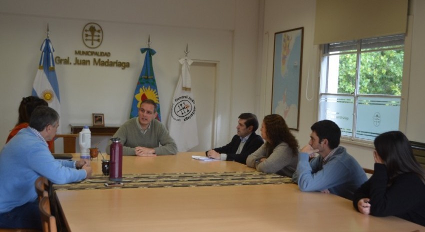 Familia de Jos Azpirolea con el intendente Santoro y el fiscal Walter Mrcuri