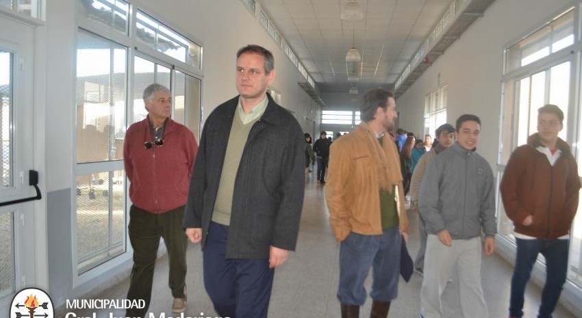 Esteban Santoro recorri la Escuela Agraria