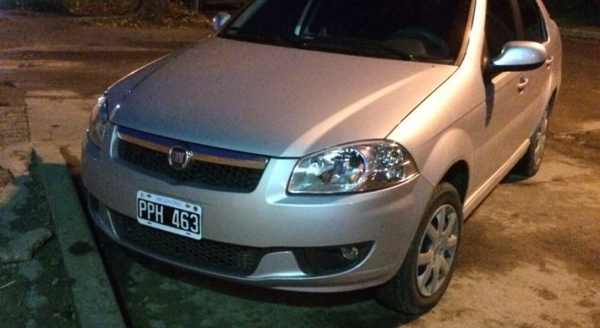 Fiat Siena que escap del control de trnsito