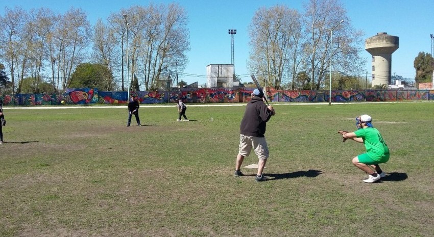 Softbol en el Polideportivo