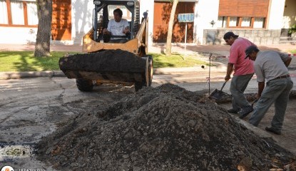 Trabajos de bacheo en calle Belgrano